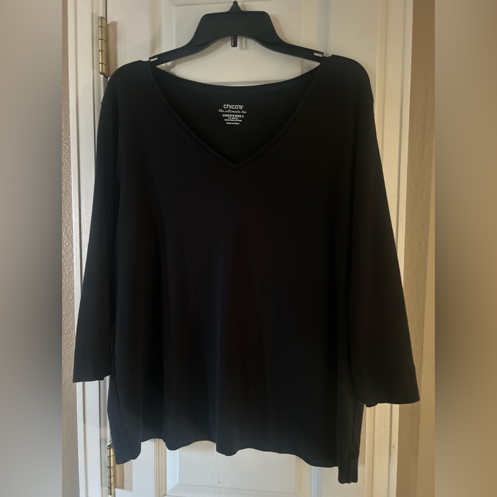 Women’s Chico’s Black V-neck Top. EUC. Size 3.